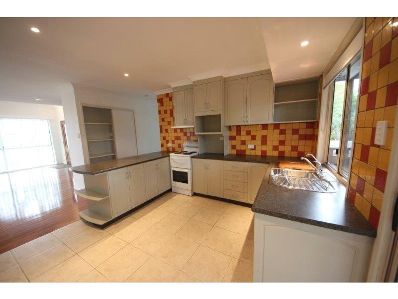 27 Storey Road, Kallangur QLD 4503