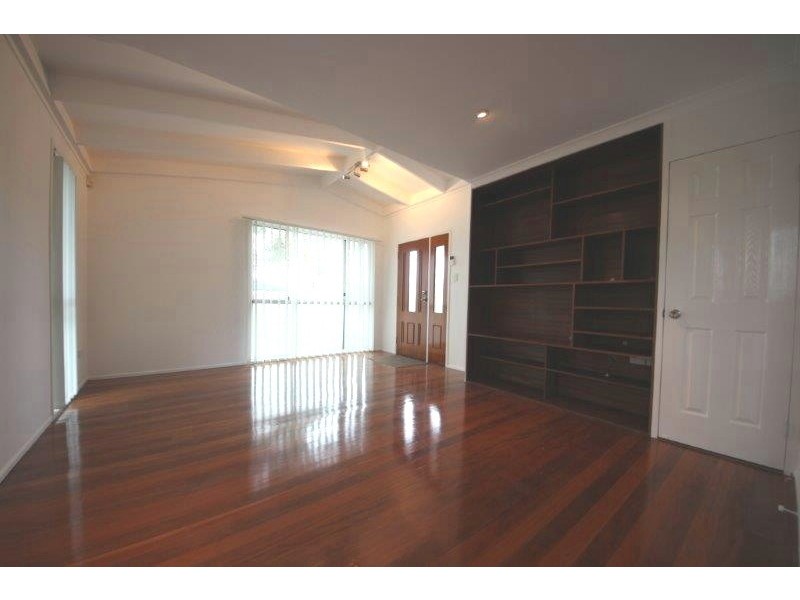 27 Storey Road, Kallangur QLD 4503