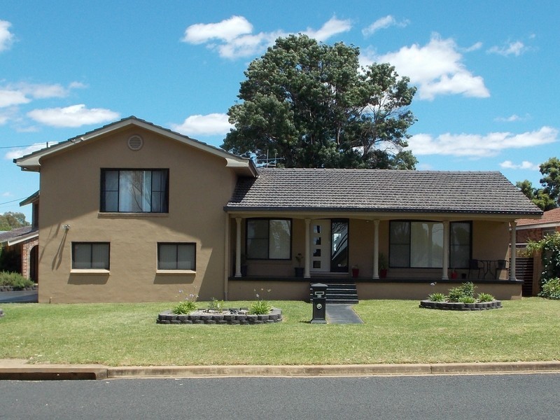 51 Margaret Crescent, Dubbo NSW 2830