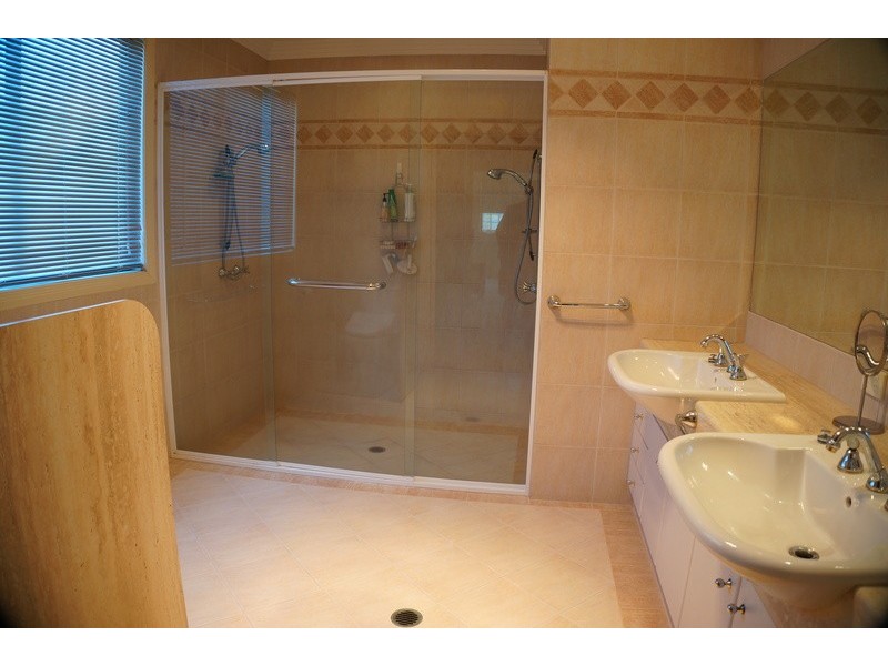 40 Tosti, Sorrento QLD 4217