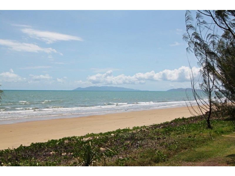 22 Reef Street, Saunders Beach QLD 4818