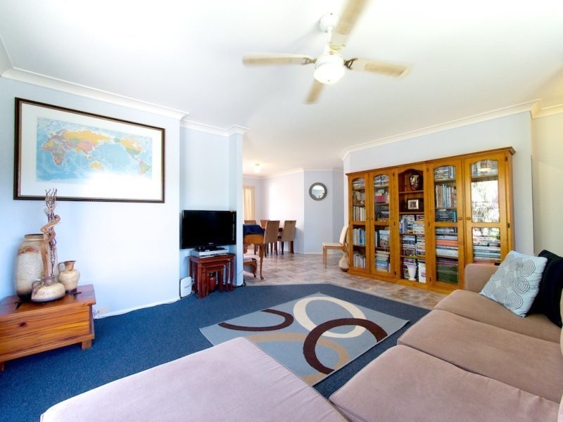 9 Eileen Court, Kensington Grove QLD 4341