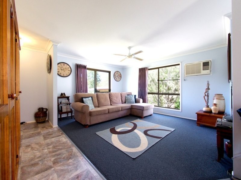 9 Eileen Court, Kensington Grove QLD 4341