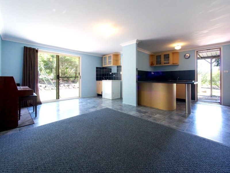 9 Eileen Court, Kensington Grove QLD 4341