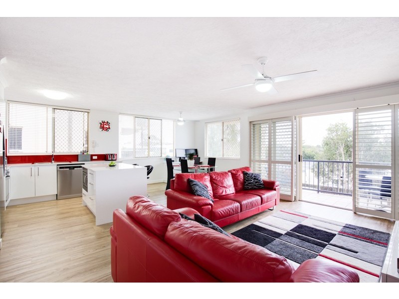 2/9 Rooke Street, Dicky Beach QLD 4551