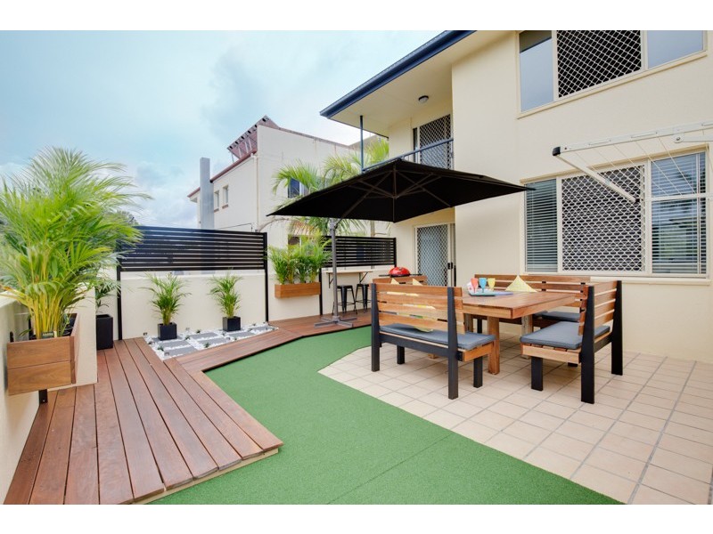 2/9 Rooke Street, Dicky Beach QLD 4551
