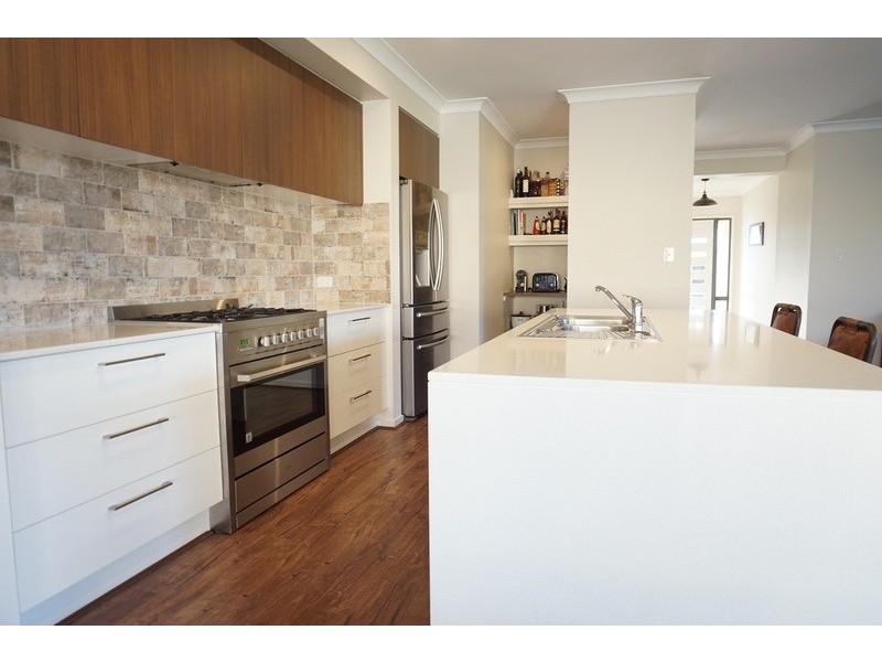 9 Tree View Crescent, Little Mountain QLD 4551
