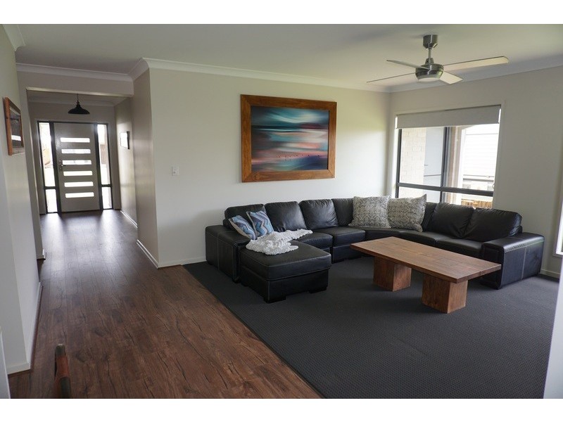 9 Tree View Crescent, Little Mountain QLD 4551