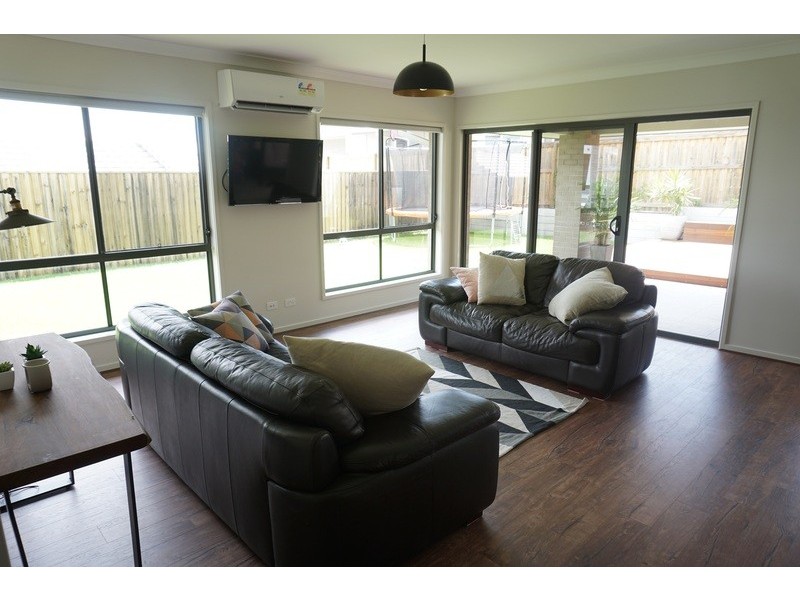 9 Tree View Crescent, Little Mountain QLD 4551