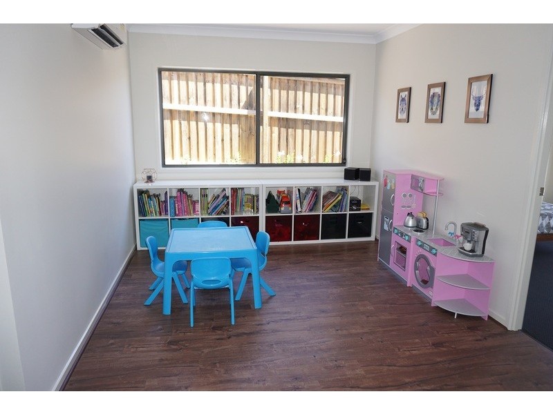 9 Tree View Crescent, Little Mountain QLD 4551