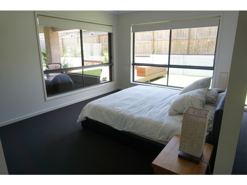 9 Tree View Crescent, Little Mountain QLD 4551