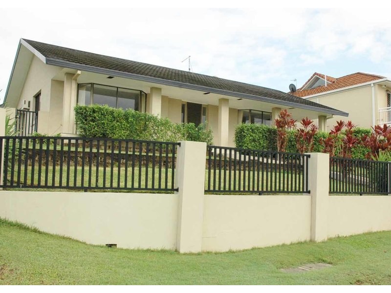 2 Nelson Court, Benowa QLD 4217