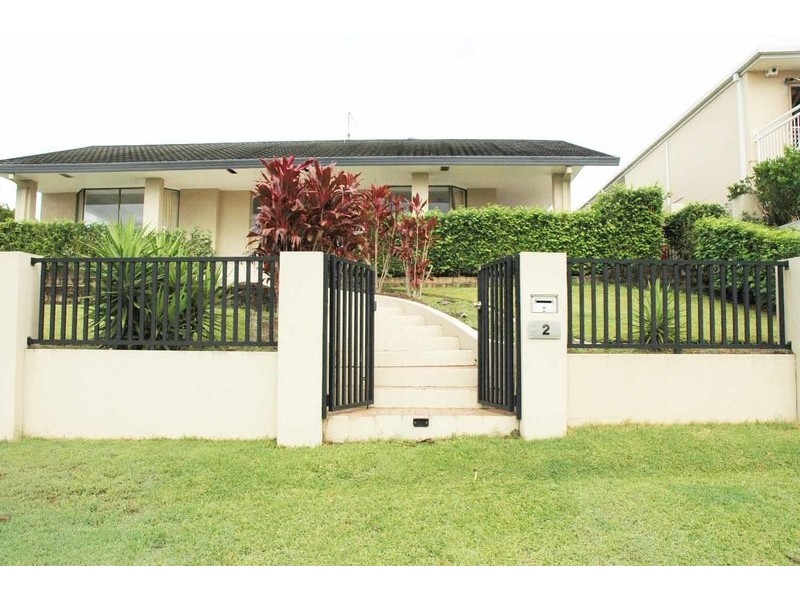 2 Nelson Court, Benowa QLD 4217