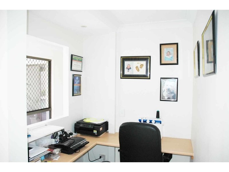 2 Nelson Court, Benowa QLD 4217