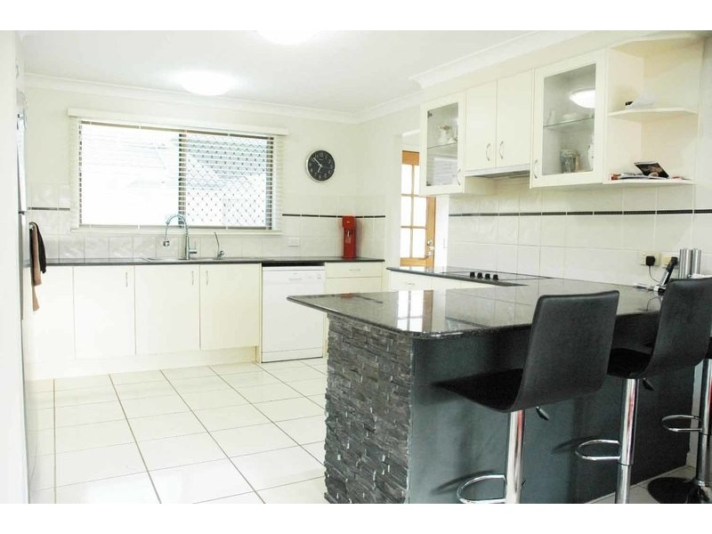 2 Nelson Court, Benowa QLD 4217