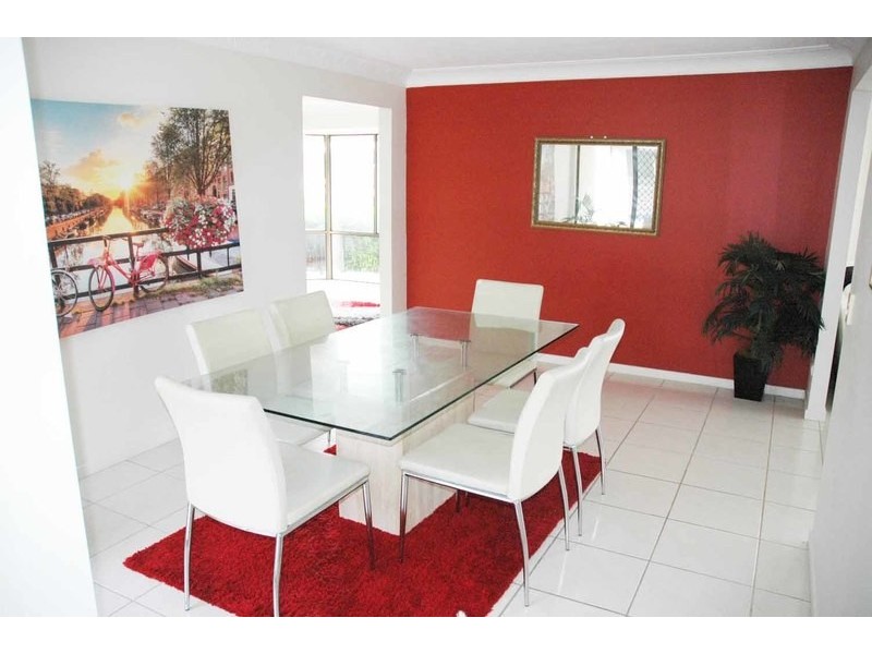 2 Nelson Court, Benowa QLD 4217