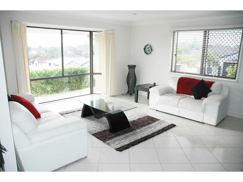 2 Nelson Court, Benowa QLD 4217