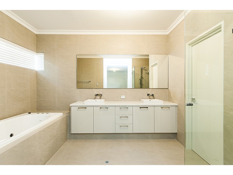 4 Paulett Way, Belmont WA 6104