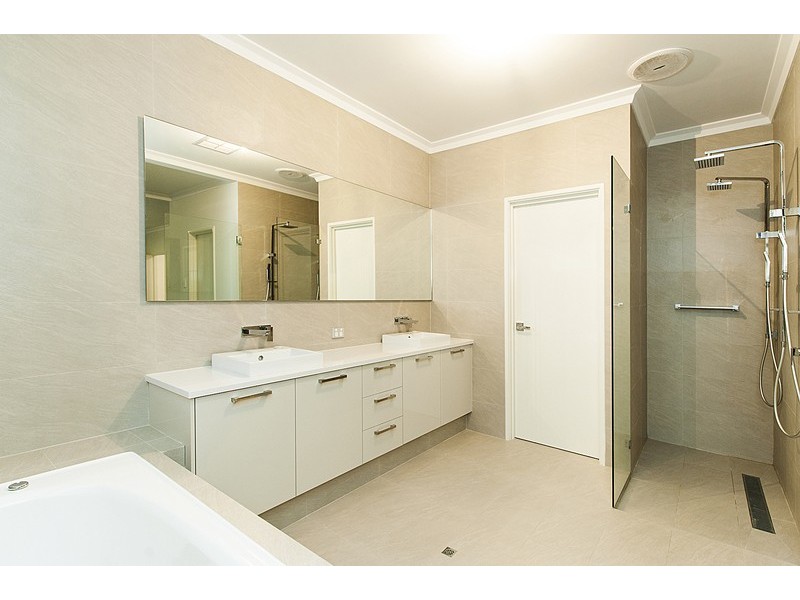 4 Paulett Way, Belmont WA 6104