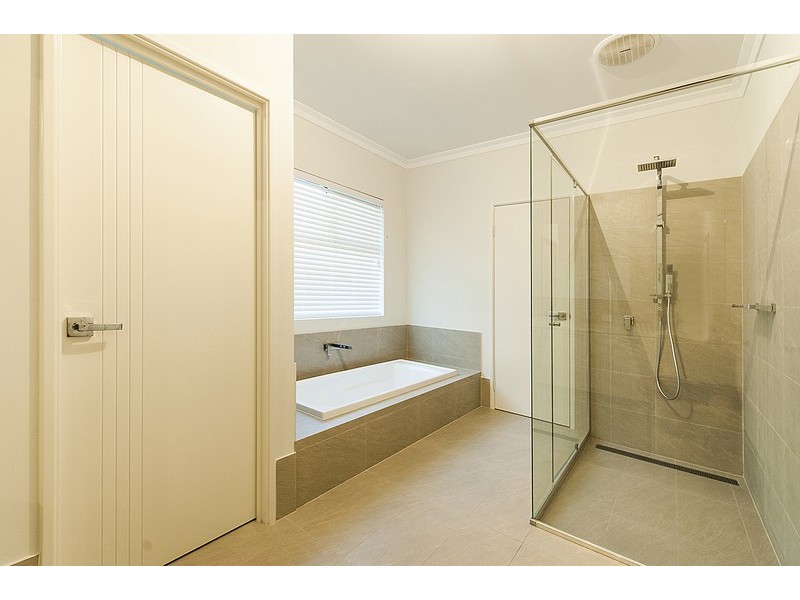 4 Paulett Way, Belmont WA 6104