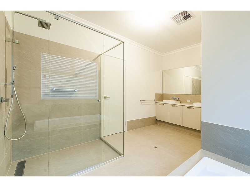 4 Paulett Way, Belmont WA 6104