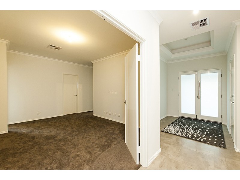 4 Paulett Way, Belmont WA 6104