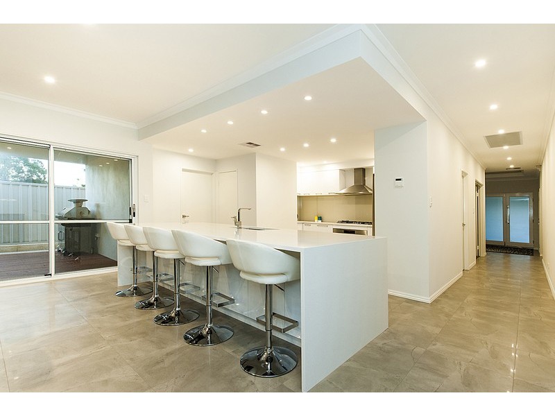 4 Paulett Way, Belmont WA 6104