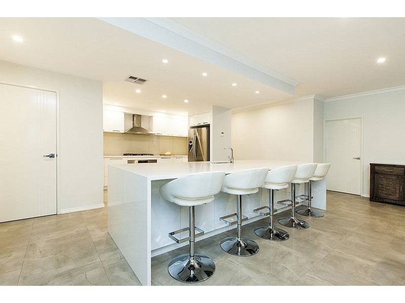 4 Paulett Way, Belmont WA 6104