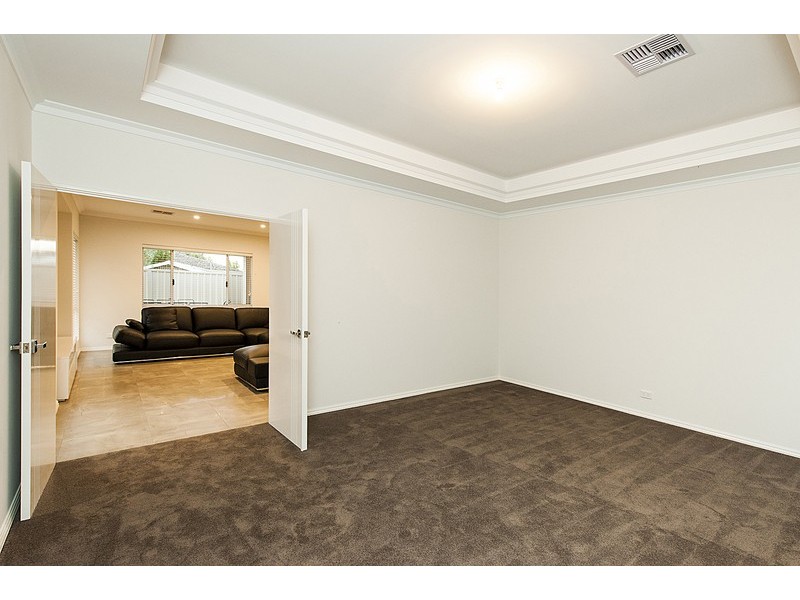 4 Paulett Way, Belmont WA 6104