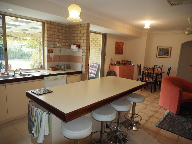 10 Adroit Court, Rockingham WA 6168
