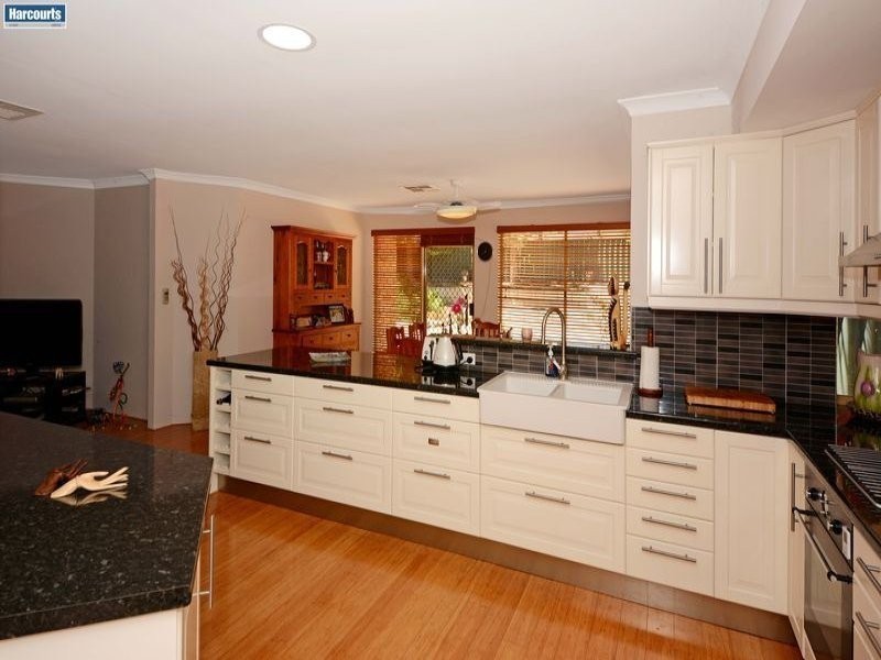 6 Tifway Place, Carabooda WA 6033