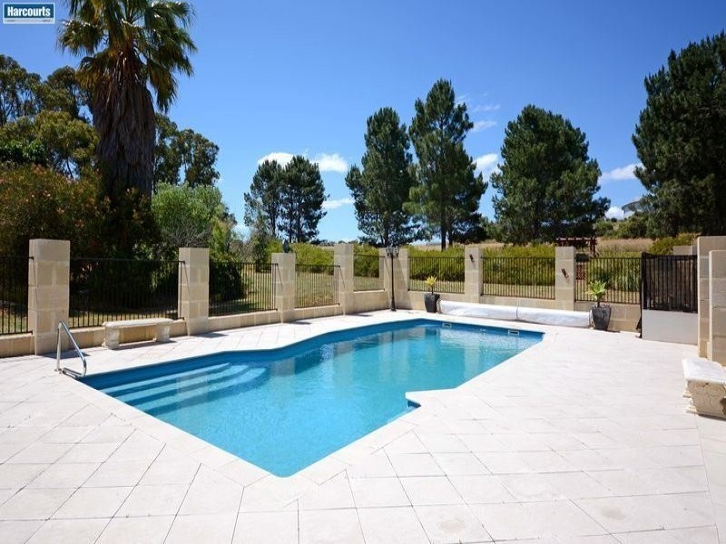 6 Tifway Place, Carabooda WA 6033