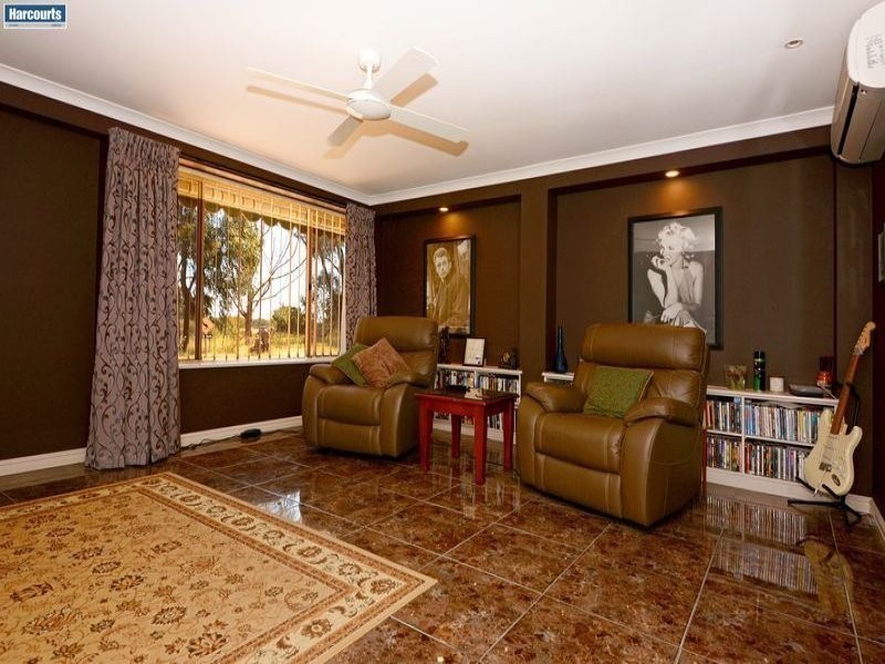 6 Tifway Place, Carabooda WA 6033