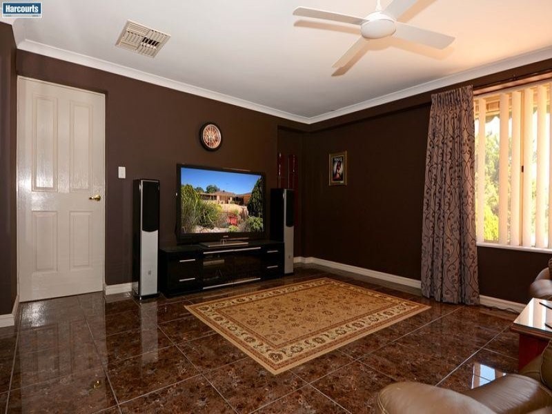 6 Tifway Place, Carabooda WA 6033