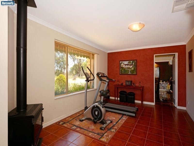 6 Tifway Place, Carabooda WA 6033