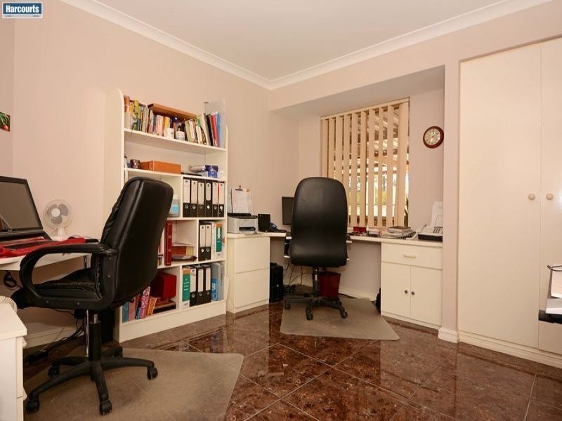 6 Tifway Place, Carabooda WA 6033