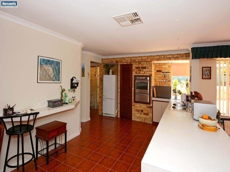 6 Tifway Place, Carabooda WA 6033