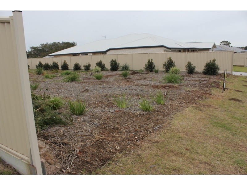 16 (Lot 104) Willis Close, Redland Bay QLD 4165