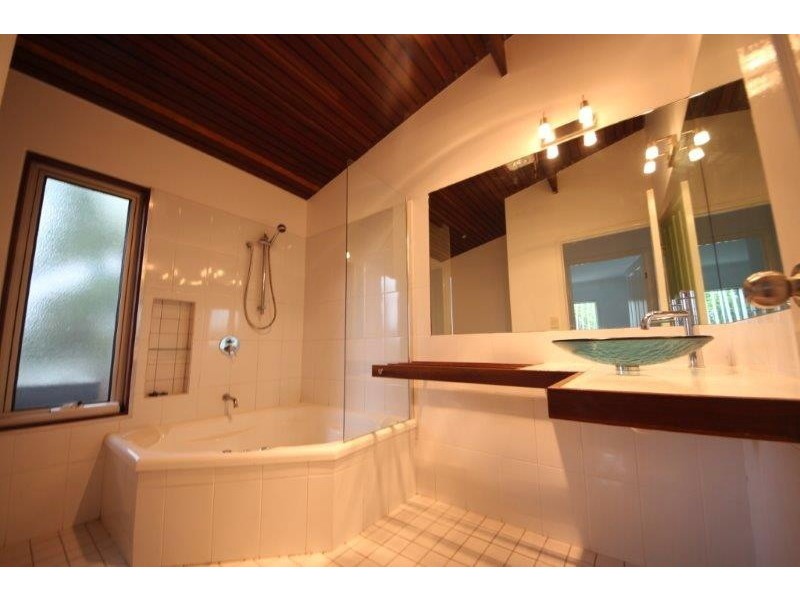 27 Storey Rd, Kallangur QLD 4503