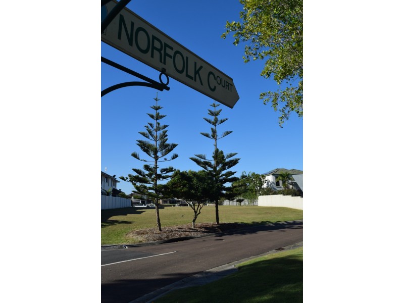 1 Norfolk Court, Pelican Waters QLD 4551
