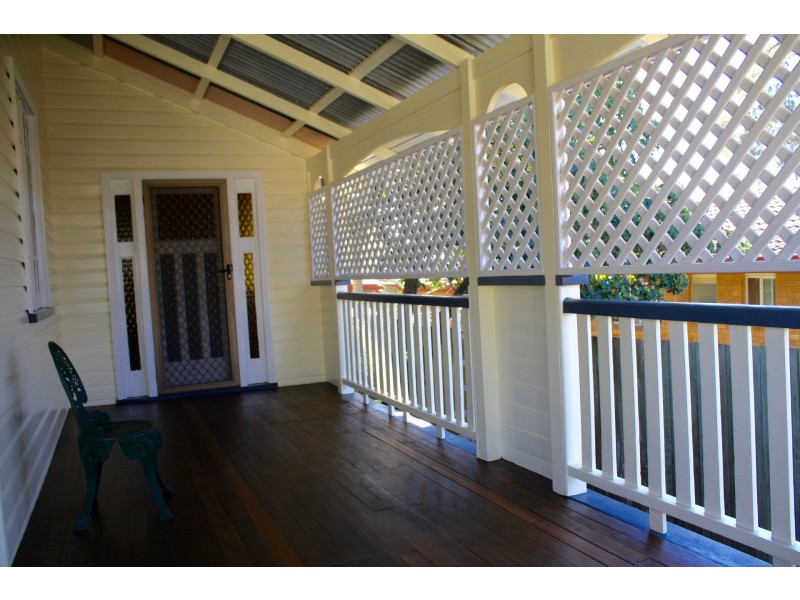 17 Makepeace St, Rockville QLD 4350