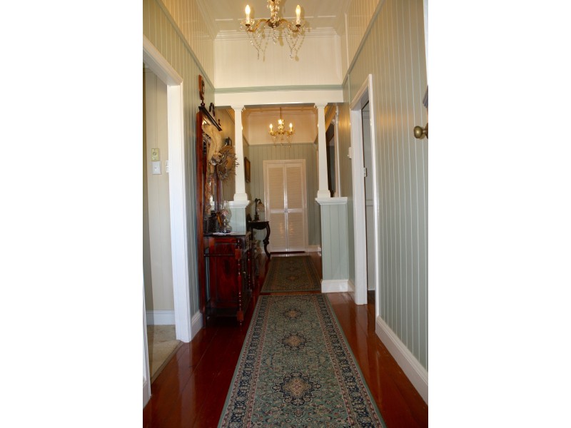 17 Makepeace St, Rockville QLD 4350