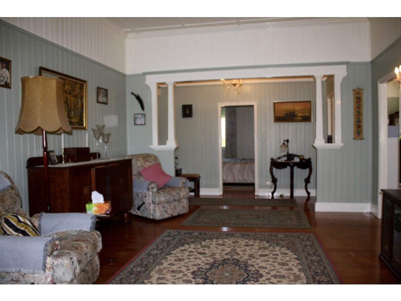 17 Makepeace St, Rockville QLD 4350