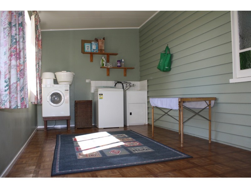 17 Makepeace St, Rockville QLD 4350