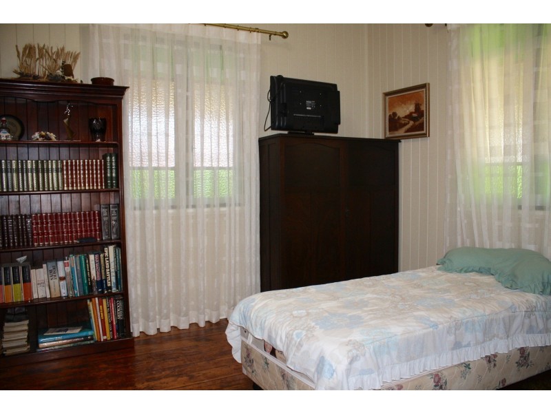 17 Makepeace St, Rockville QLD 4350