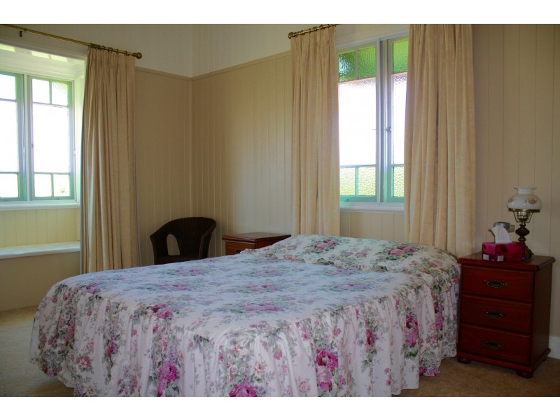 17 Makepeace St, Rockville QLD 4350