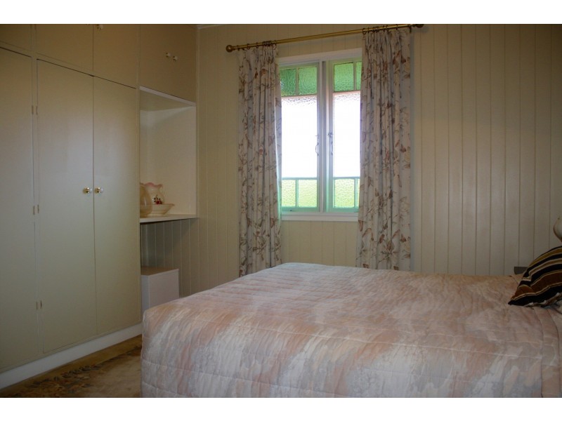 17 Makepeace St, Rockville QLD 4350