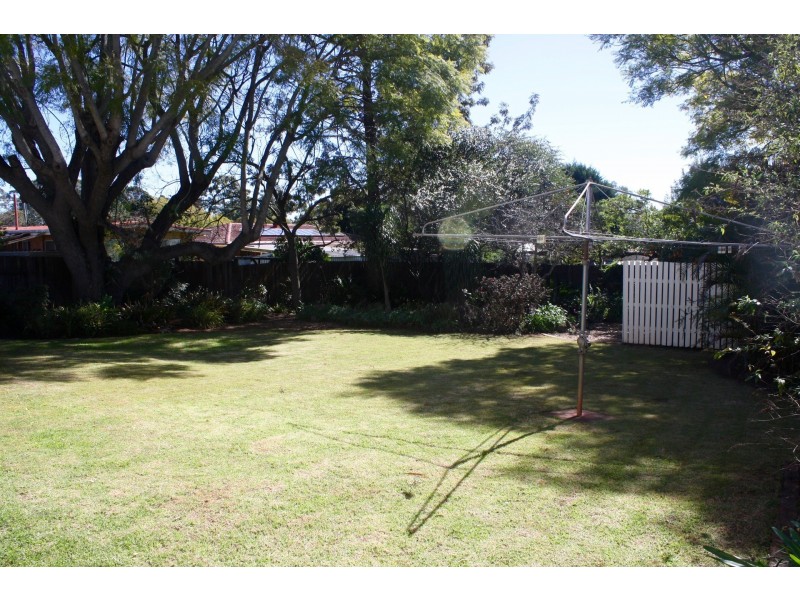 17 Makepeace St, Rockville QLD 4350