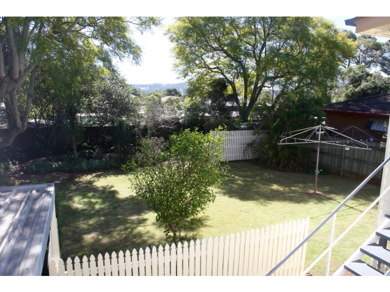 17 Makepeace St, Rockville QLD 4350