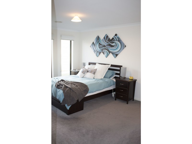9 Yeoman Crescent, Leopold VIC 3224